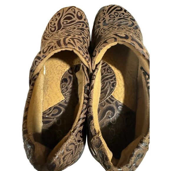 B.O.C Born Leather Paisley Clog Comfort Sz 8.5 Womens - Picture 7 of 9